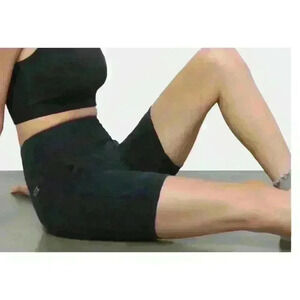 NWT Women's Vans Concrete High Rise Training Shorts. Size XS